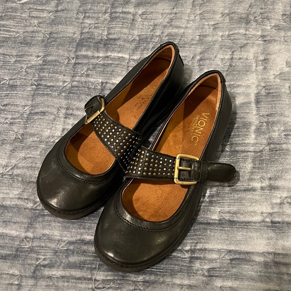 Vionic with ORTHAHEEL technology